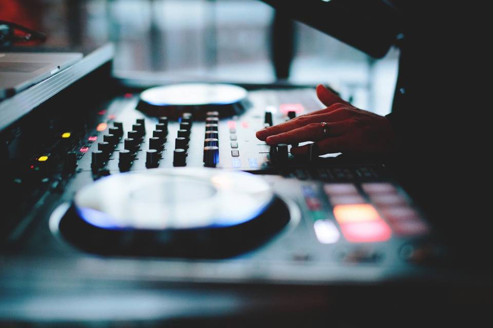 dj-gerard---sensational-sounds